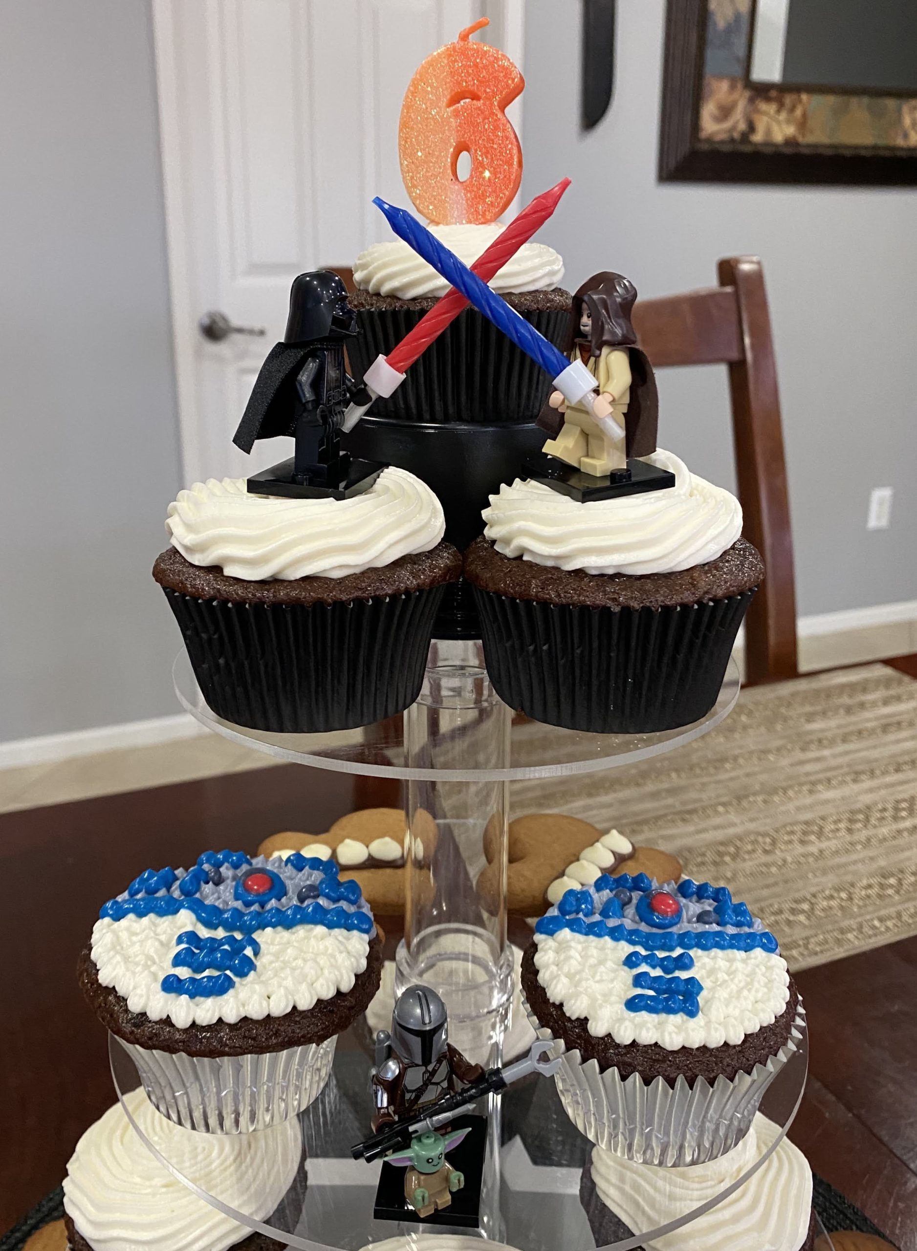 r2d2 cupcake display